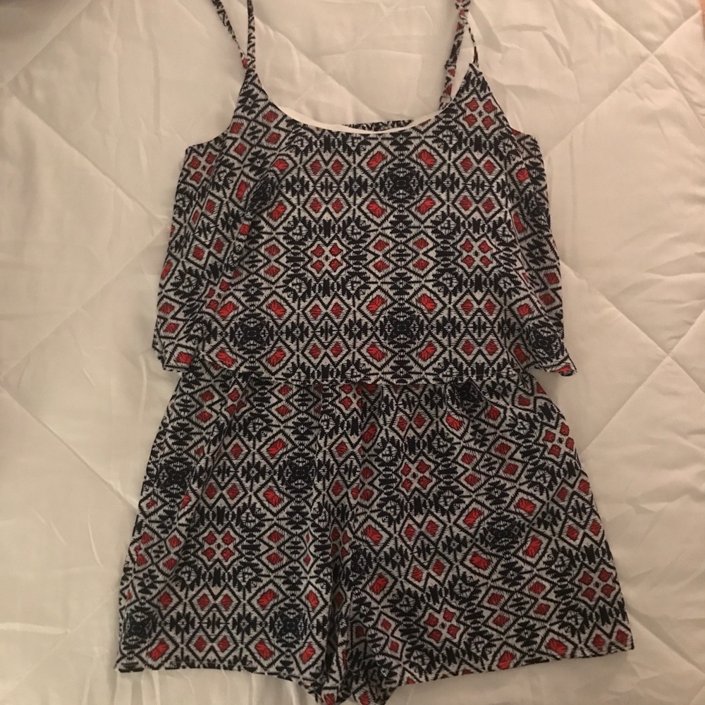Patterned Romper - Picture 3 of 4